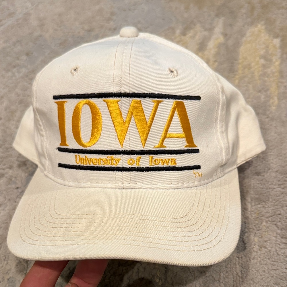 Vintage 90s University of Iowa The Game Split Bar Hat Cap Snapback in GUc